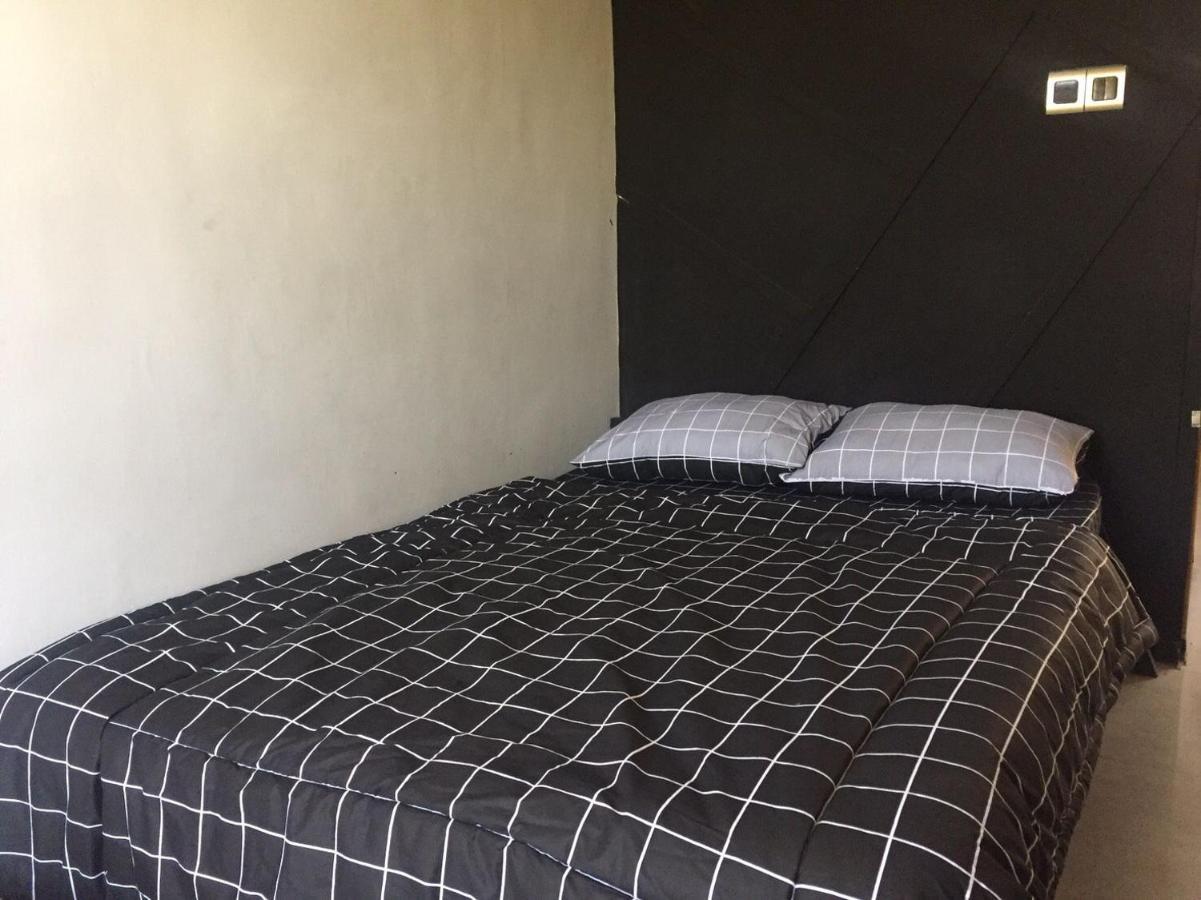Happy House Bnb Bromo Backpacker Probolinggo Eksteriør billede