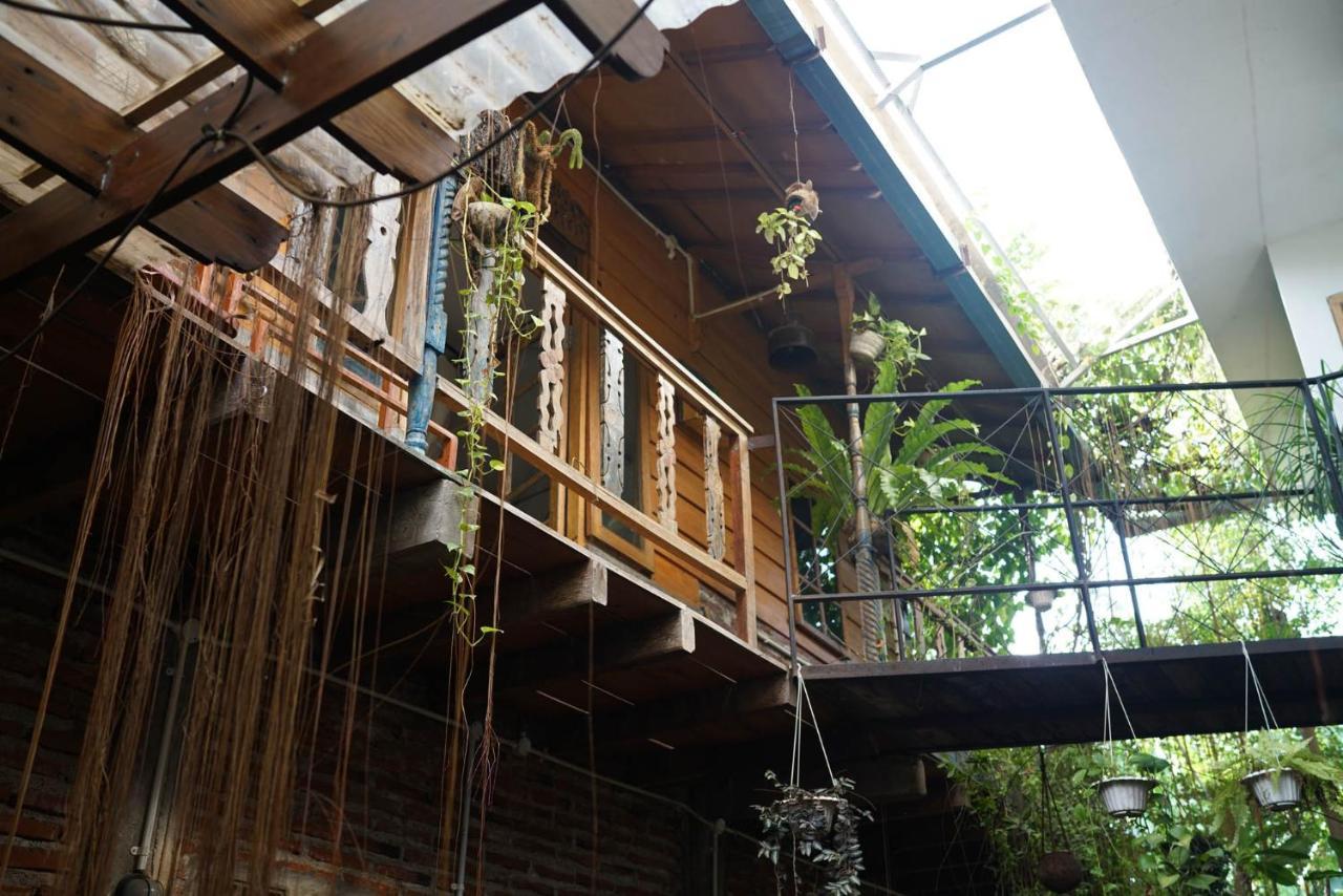 Happy House Bnb Bromo Backpacker Probolinggo Eksteriør billede