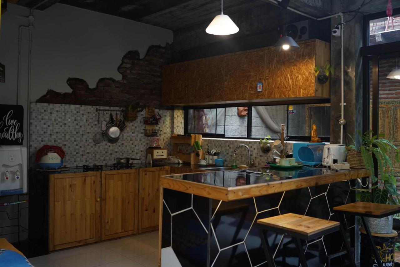 Happy House Bnb Bromo Backpacker Probolinggo Eksteriør billede
