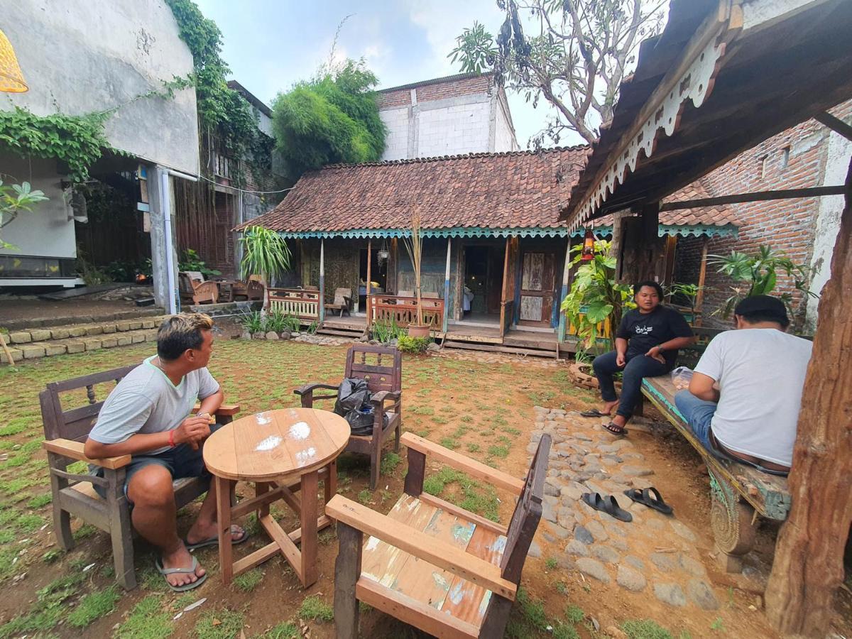 Happy House Bnb Bromo Backpacker Probolinggo Eksteriør billede